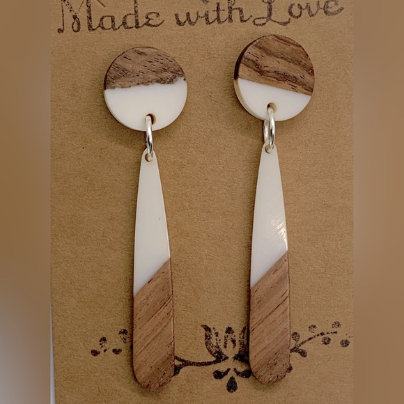 ✨NWT Earrings✨ Wood & Resin Dandlers✨Hand Crafted ✨Artisan!✨ - Picture 1 of 8